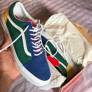Yacht Club Vans
